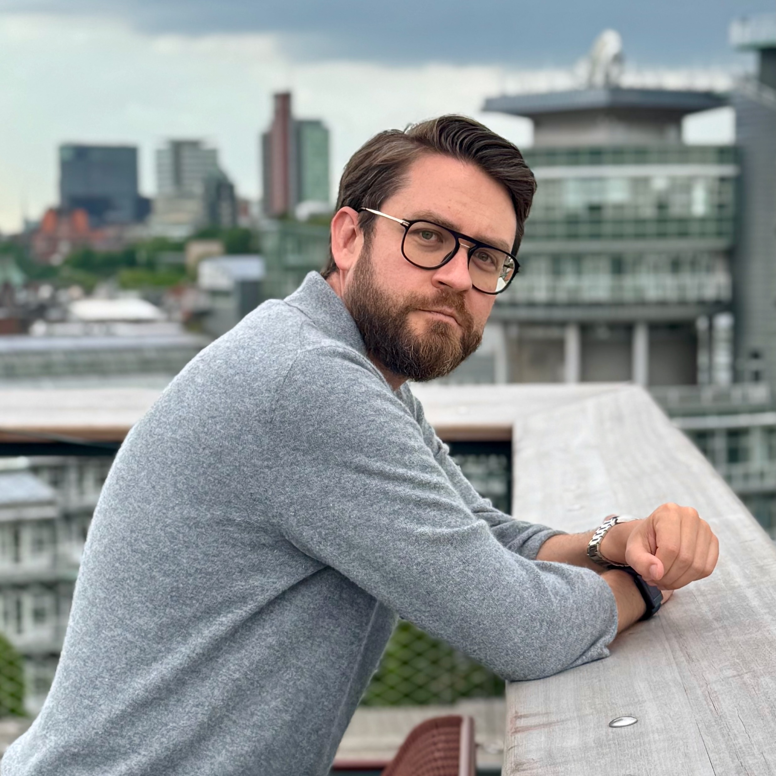 Dr. Julian Stahl